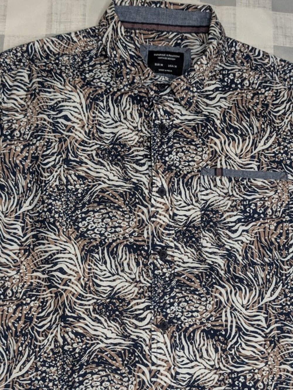 Sunrise kingdo Men's Abstract Animal Print Button-Up Shirt in Black, White & Tan